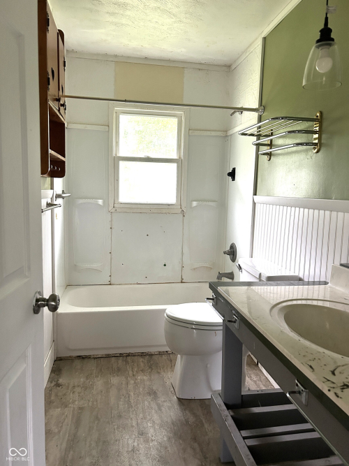 Listing Image 10