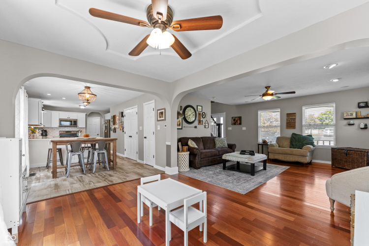 Listing Image 11