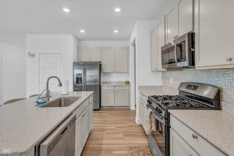 Listing Image 9