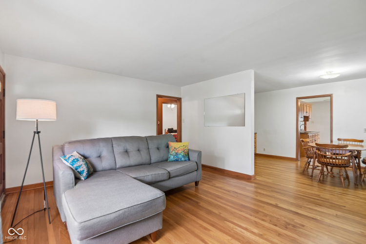 Listing Image 5