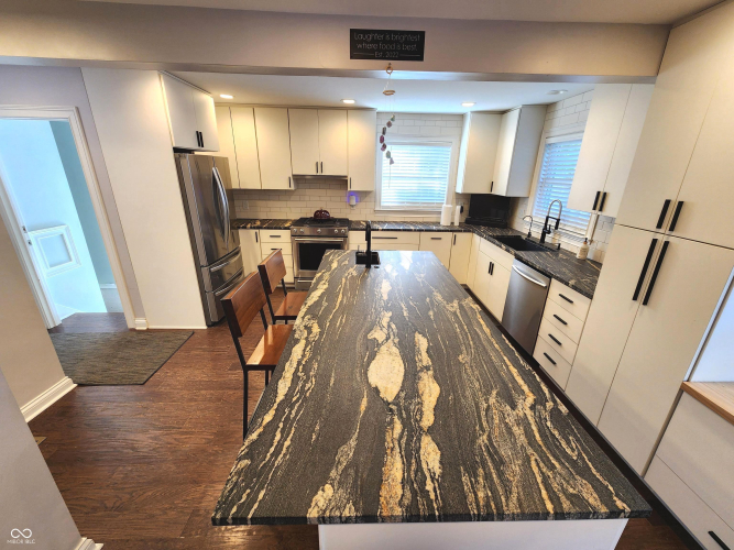 Listing Image 5