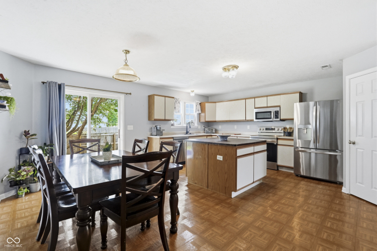 Listing Image 8
