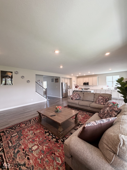 Listing Image 5