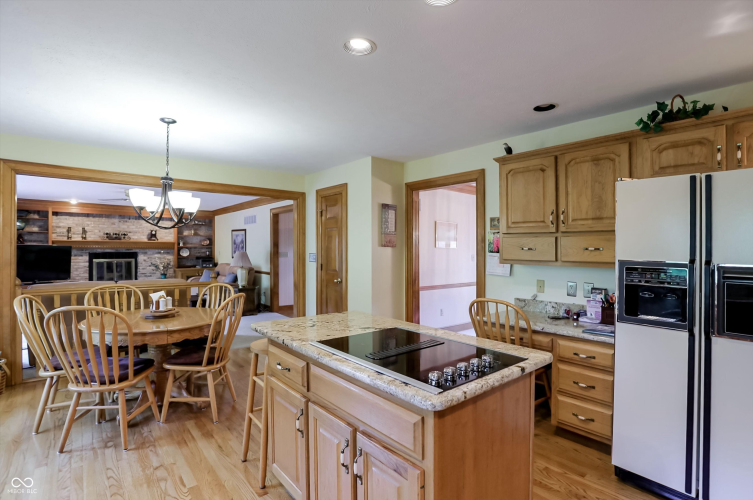 Listing Image 9