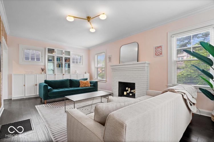 Listing Image 4