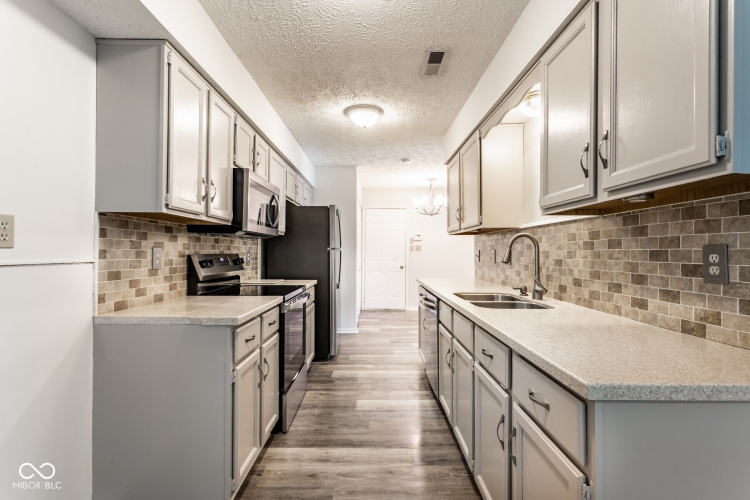 Listing Image 14