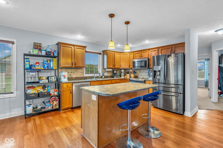 Listing Image 11