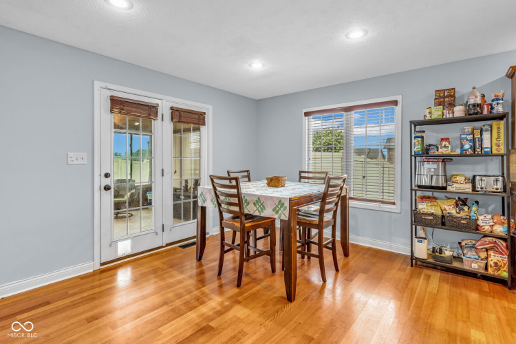 Listing Image 12