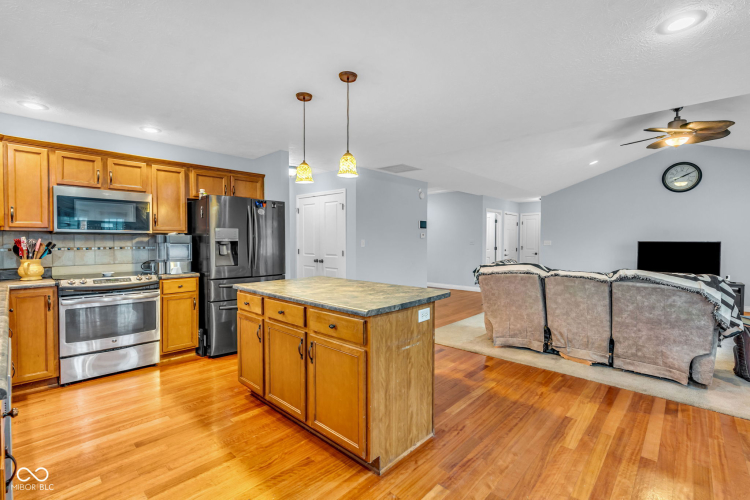 Listing Image 13