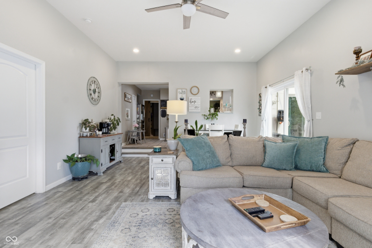 Listing Image 13