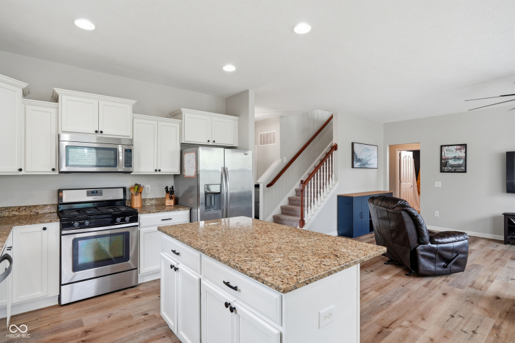 Listing Image 15