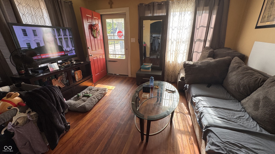 Listing Image 6
