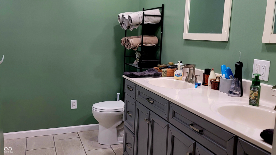 Listing Image 11