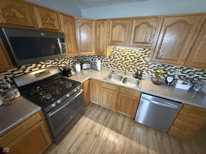 Listing Image 16