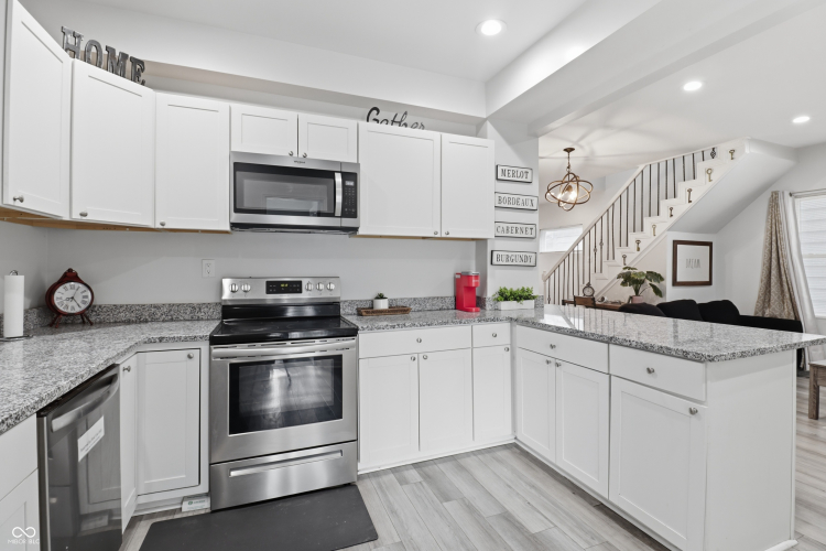 Listing Image 11