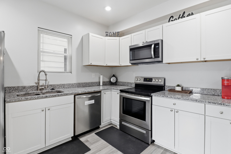 Listing Image 12