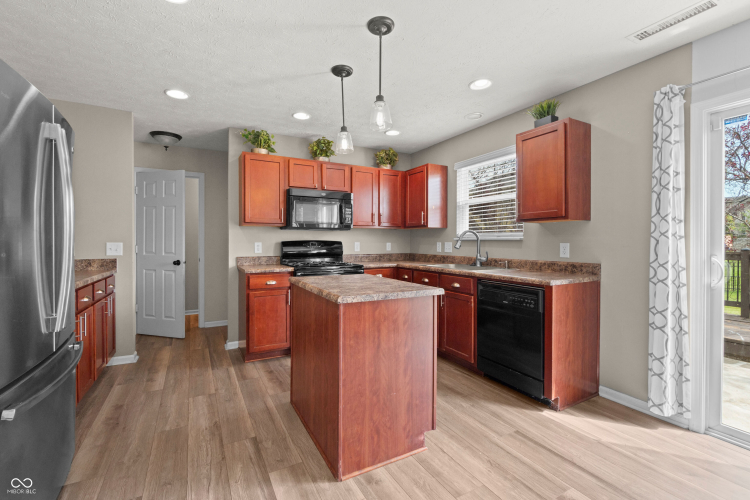 Listing Image 13
