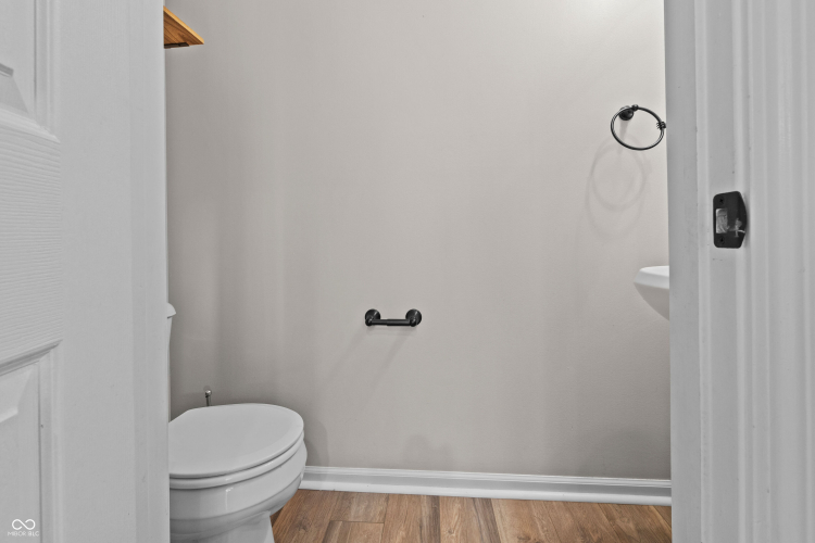 Listing Image 18
