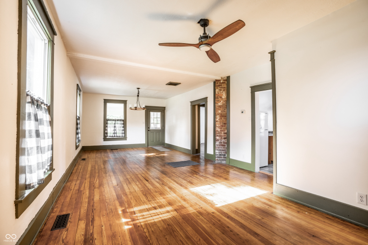 Listing Image 12