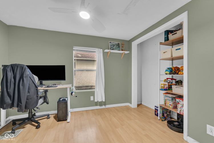 Listing Image 11