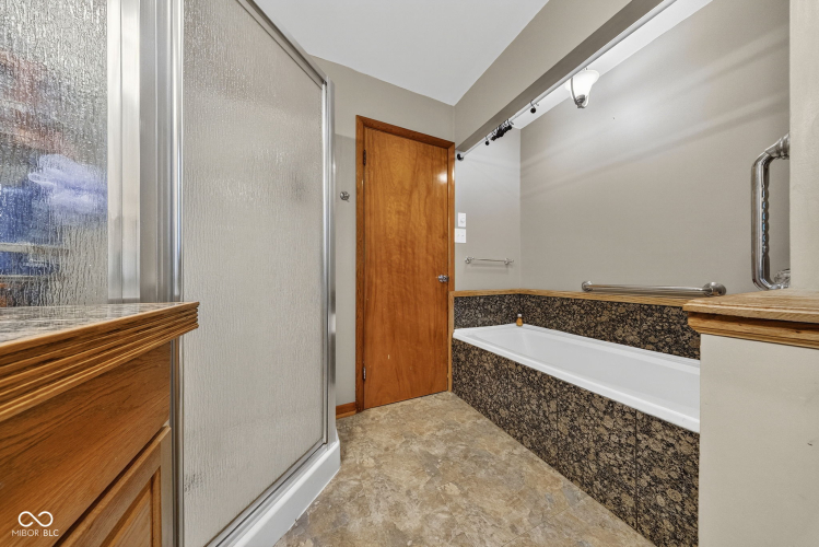 Listing Image 27