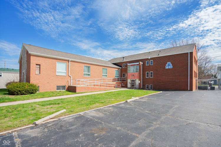 Listing Image 4