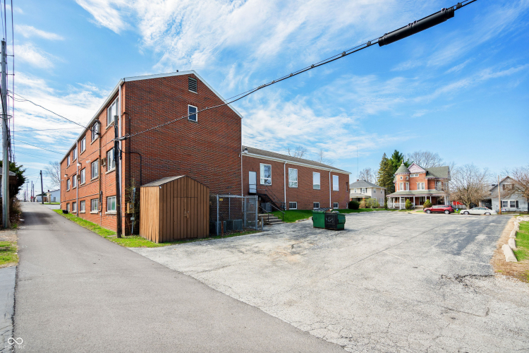 Listing Image 6