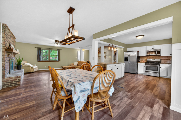 Listing Image 15