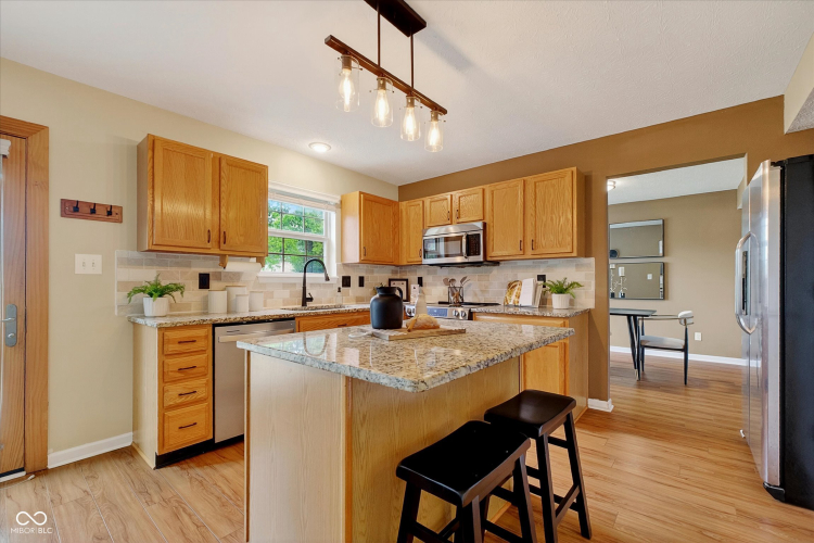 Listing Image 5