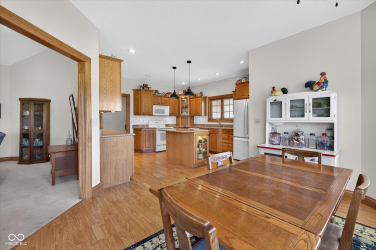 Listing Image 16