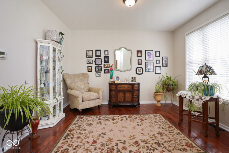 Listing Image 12