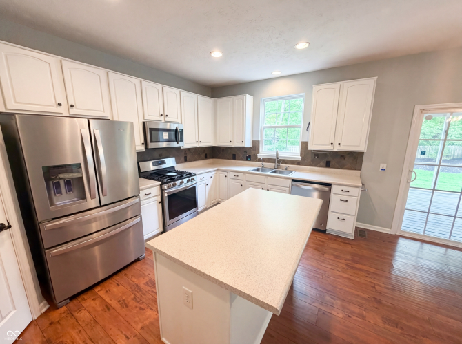 Listing Image 11