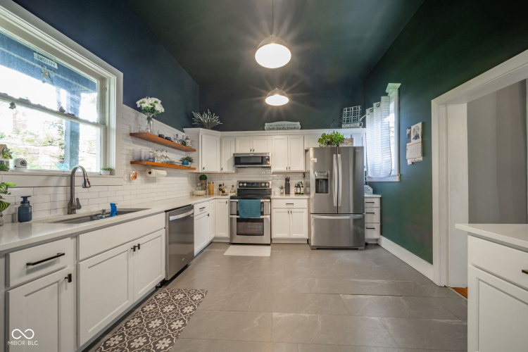 Listing Image 11