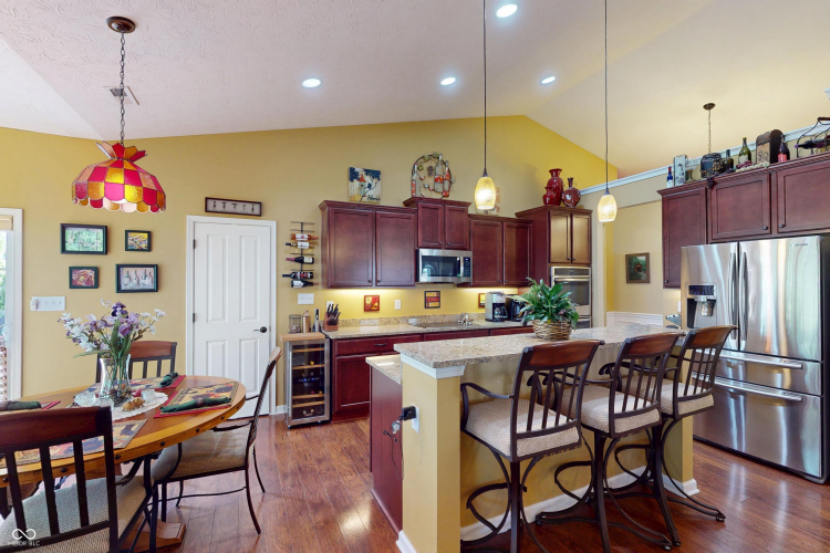 Listing Image 9