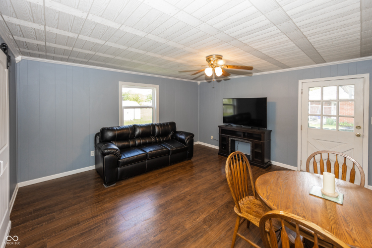 Listing Image 12