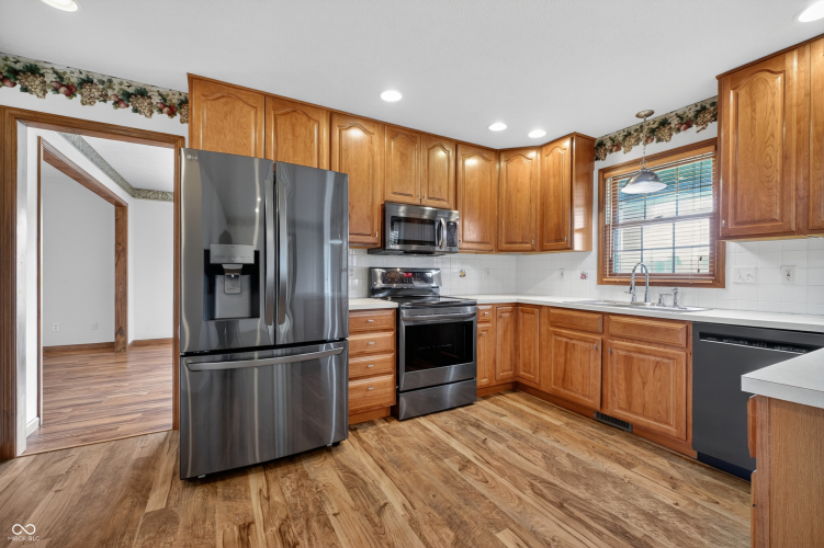 Listing Image 11