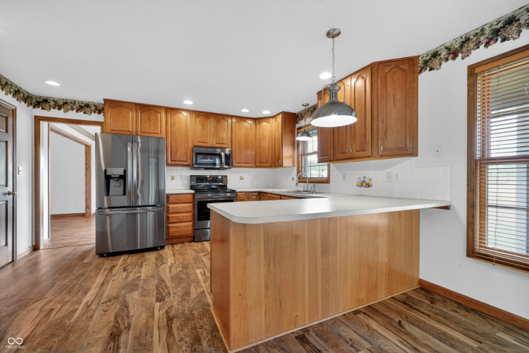 Listing Image 12