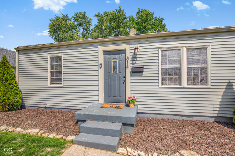 Listing Image 4