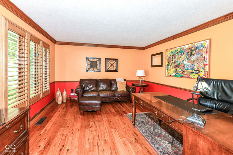 Listing Image 8