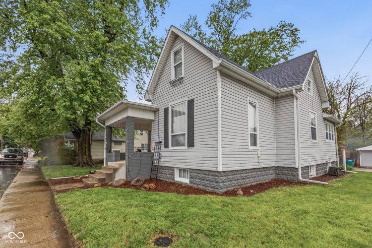 Listing Image 3
