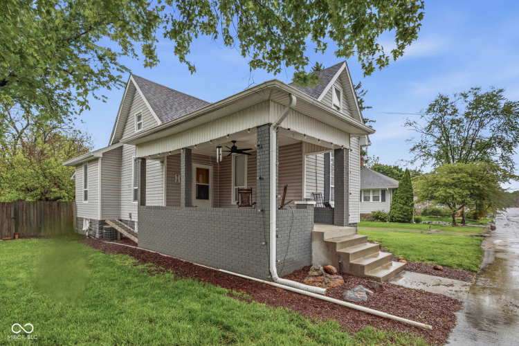 Listing Image 4