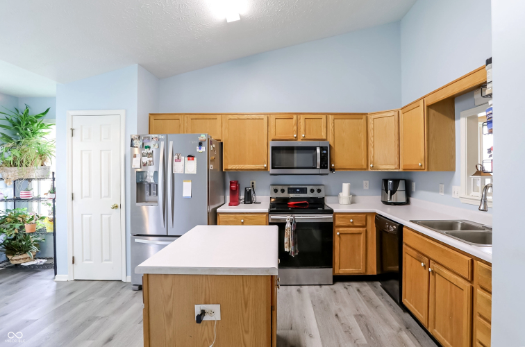 Listing Image 11
