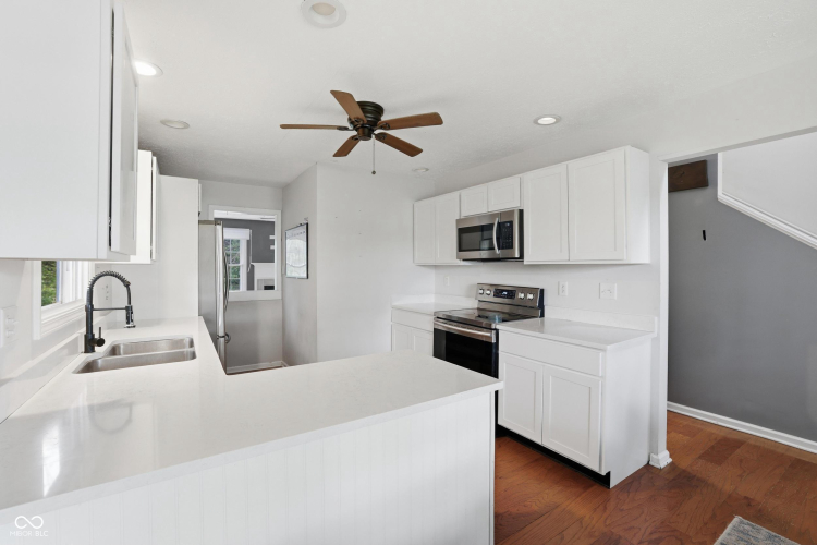Listing Image 5