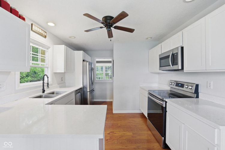 Listing Image 6