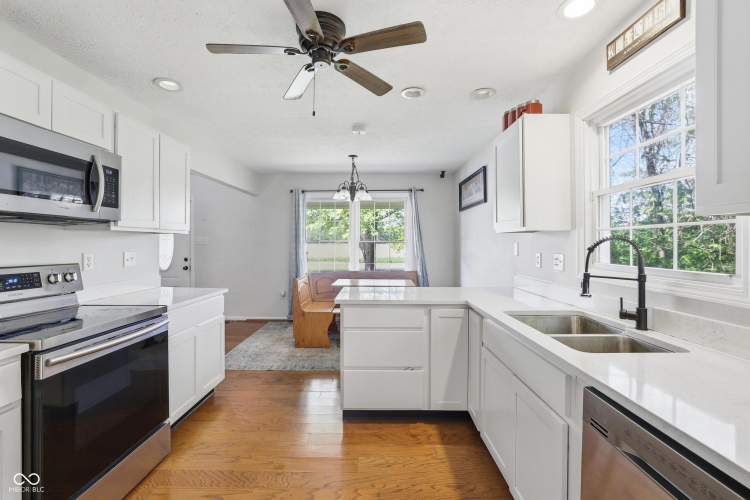 Listing Image 7