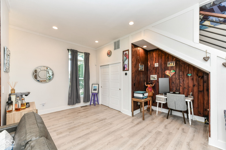 Listing Image 4