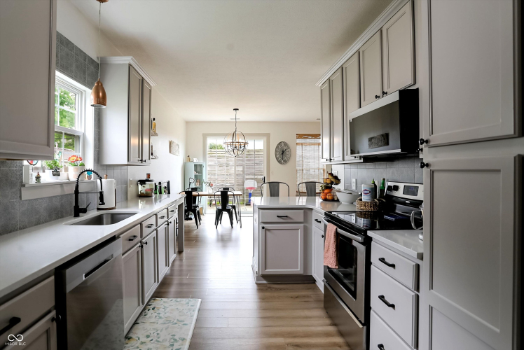 Listing Image 15