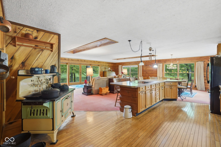 Listing Image 11