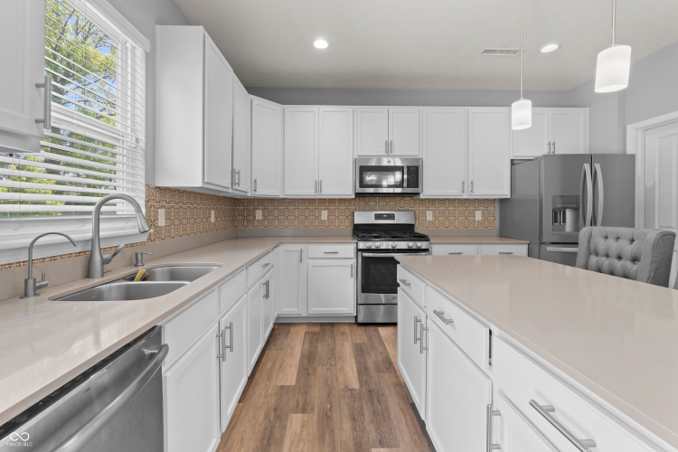 Listing Image 18