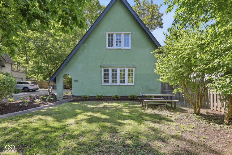 Listing Image 3